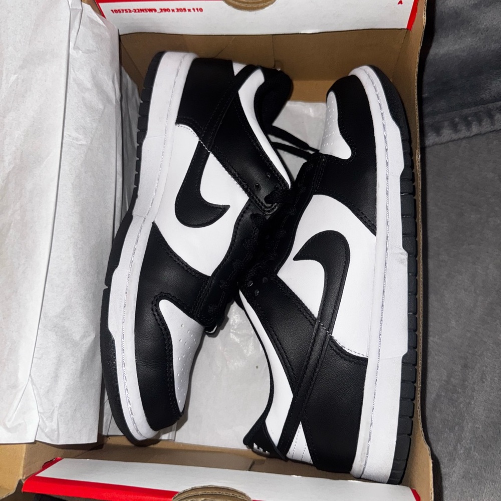 Nike kids  Black and White Sneak